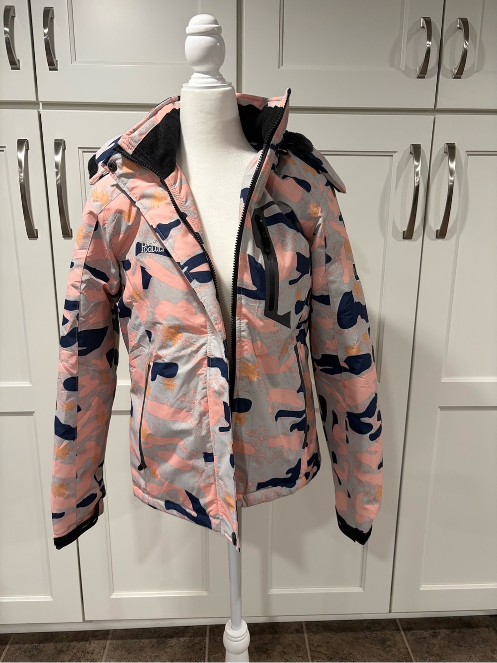 Women’s Pooluly Ski Jacket in Pink Camouflage Print with Hood